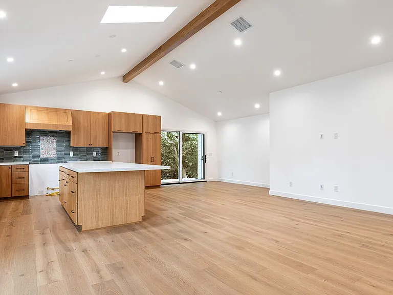 4285 La Salle Ave — Photo 6