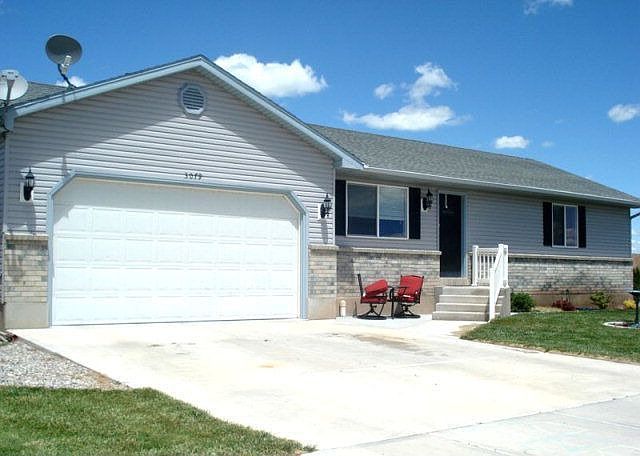 1st image of 3079 E Larson Dr