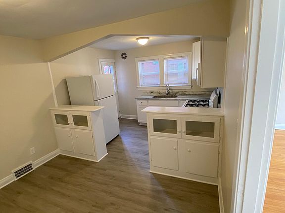 Eat-in kitchen freshly remodeled new flooring