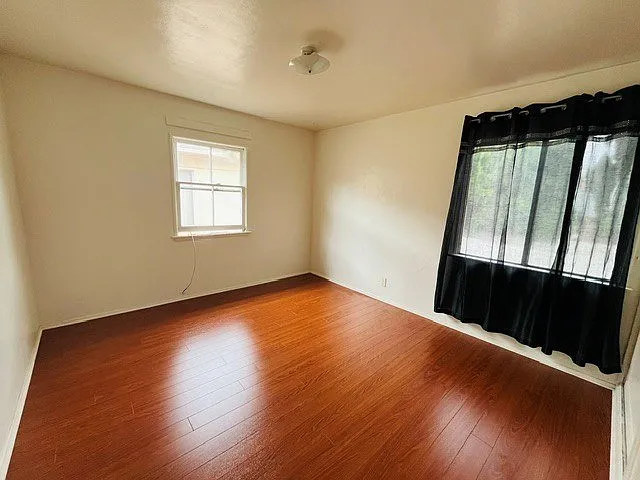 12823 Burbank Blvd — Photo 17
