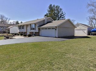 4107 Wildwood Dr, Crystal Lake, IL 60014