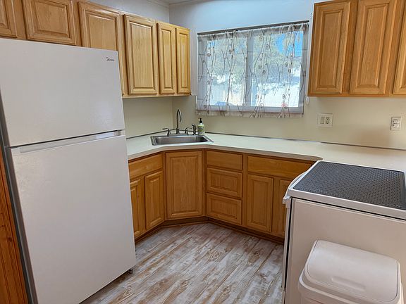 5th image of 865 Prescott St