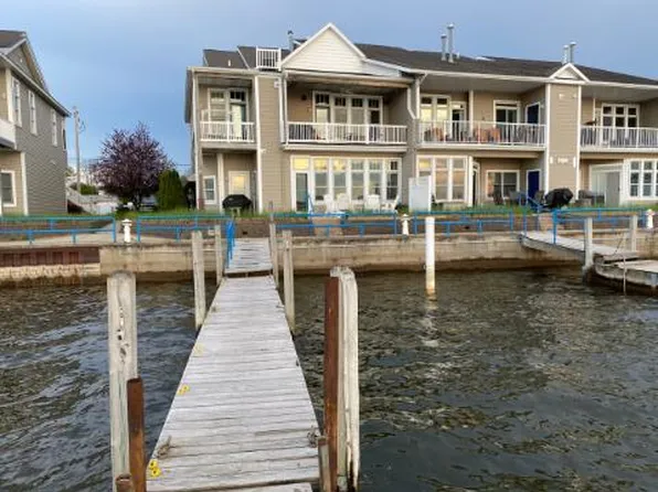 57 Arthur St, Manistee, MI 49660