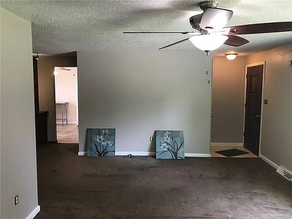 5th image of 18 Greenwood Cir
