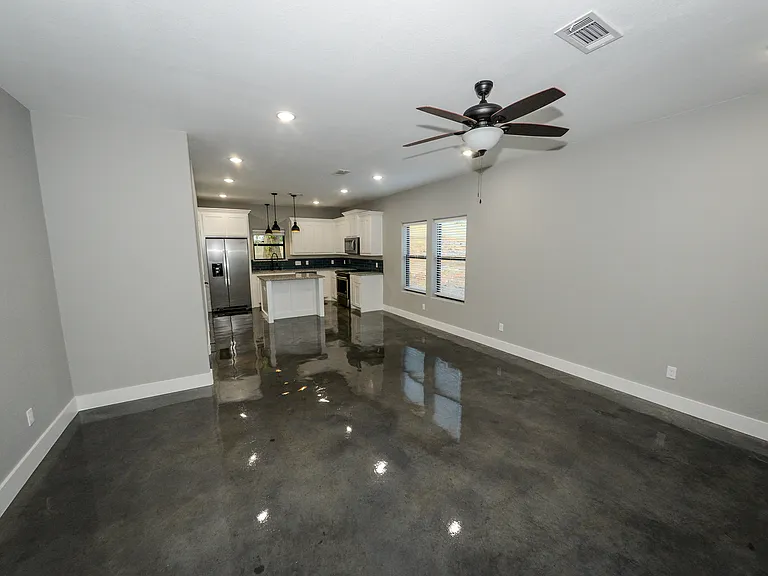612 E Shepherd St — Photo 3