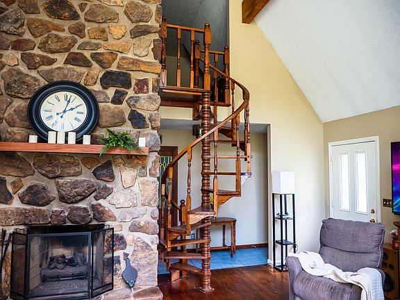 5th image of 136 Sturbridge Ln