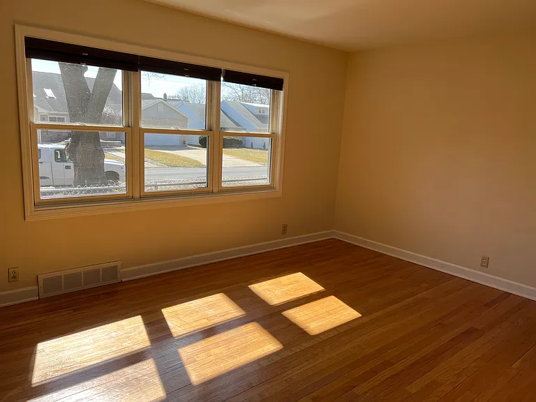 1610 W Union St — Photo 5