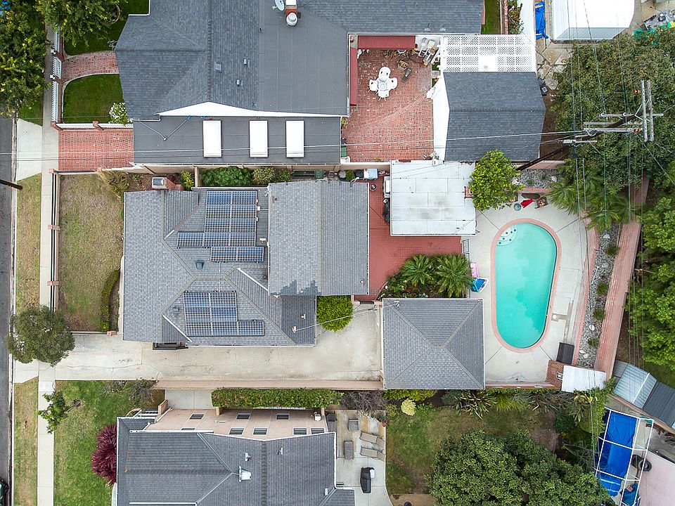 2nd image of 1326 W 27th St