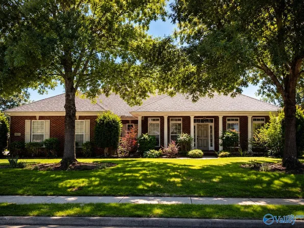3015 Cobble Farms Dr SE, Owens Cross Roads, AL 35763