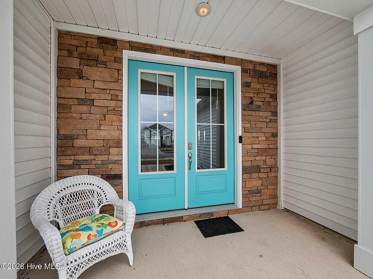 204 Edgewater Way — Photo 4