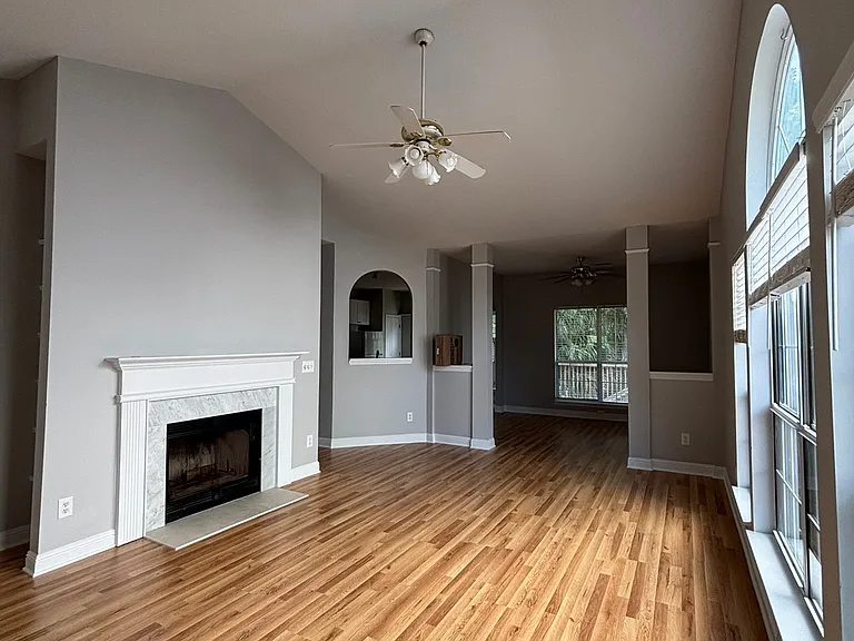 1715 Crystal Lake Dr — Photo 4