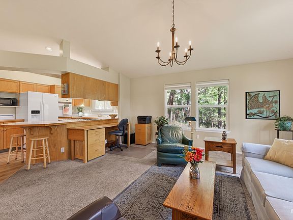 5th image of 628 Woodlands Dr