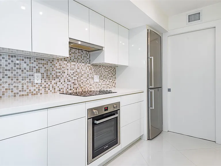 6917 Collins Ave #720 — Photo 2