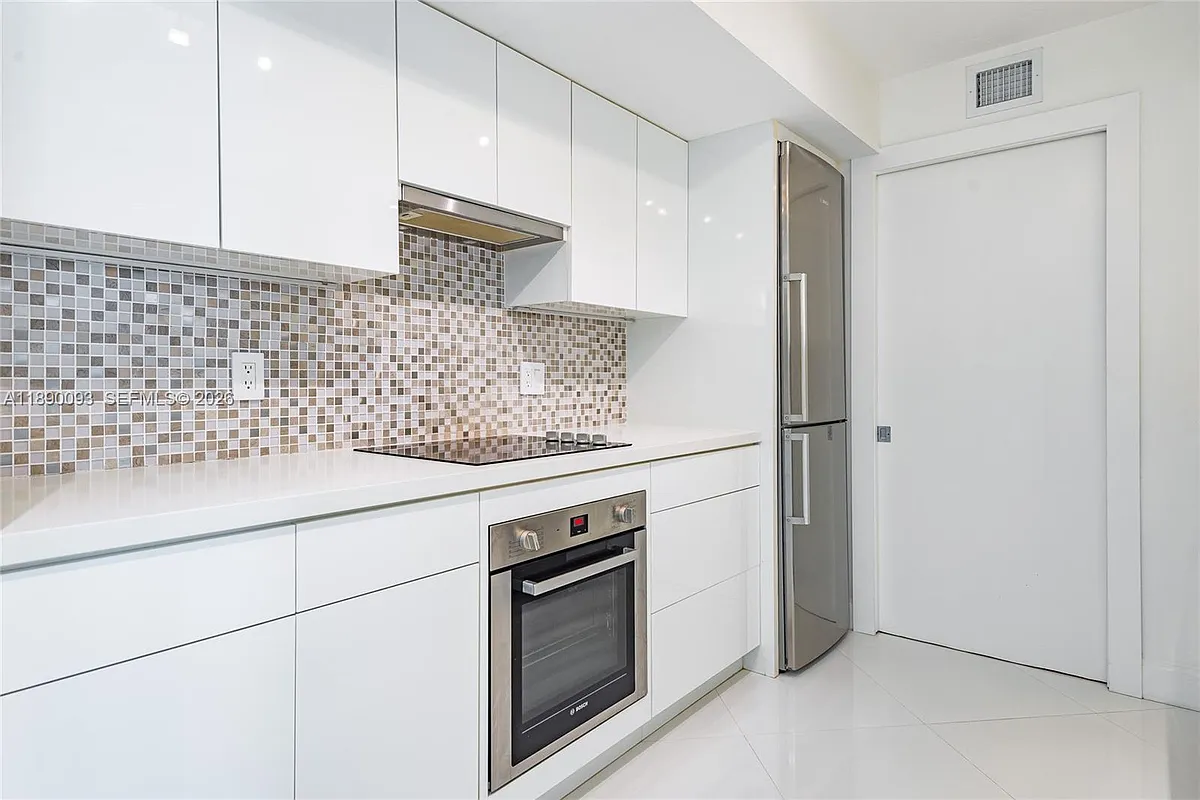 Building Photo - 6917 Collins Ave #720