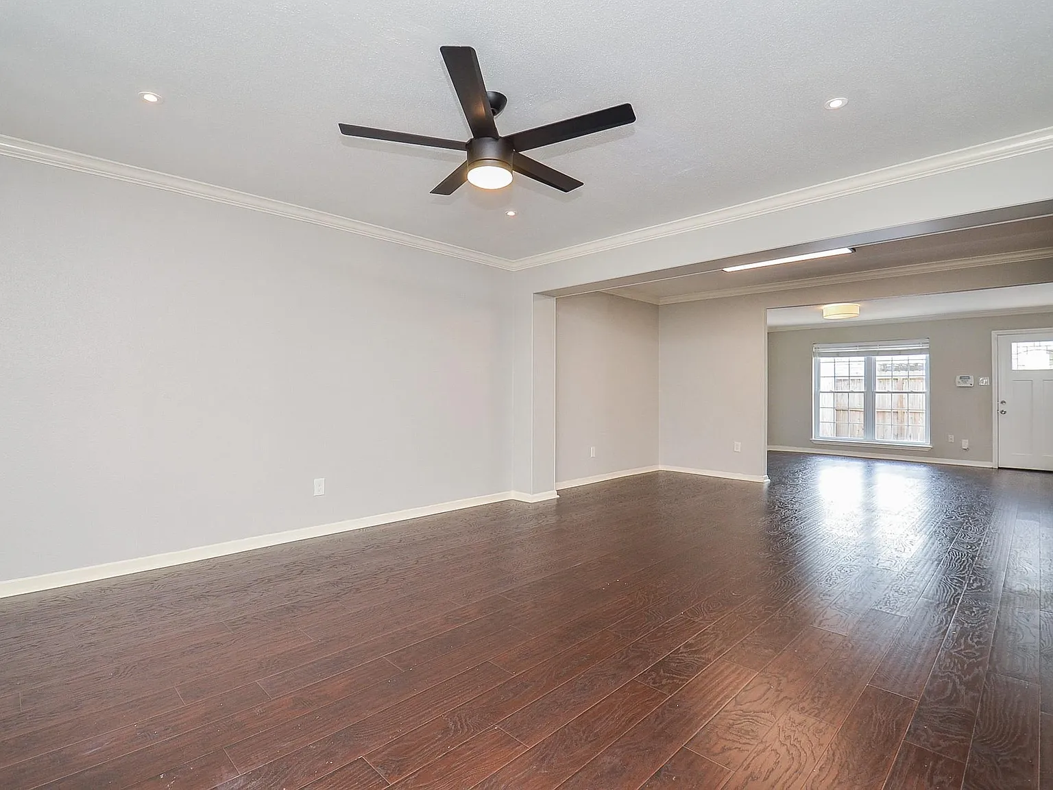 3 bed, 2.5 bath, 1840 sqft, $2,100 — Photo 3