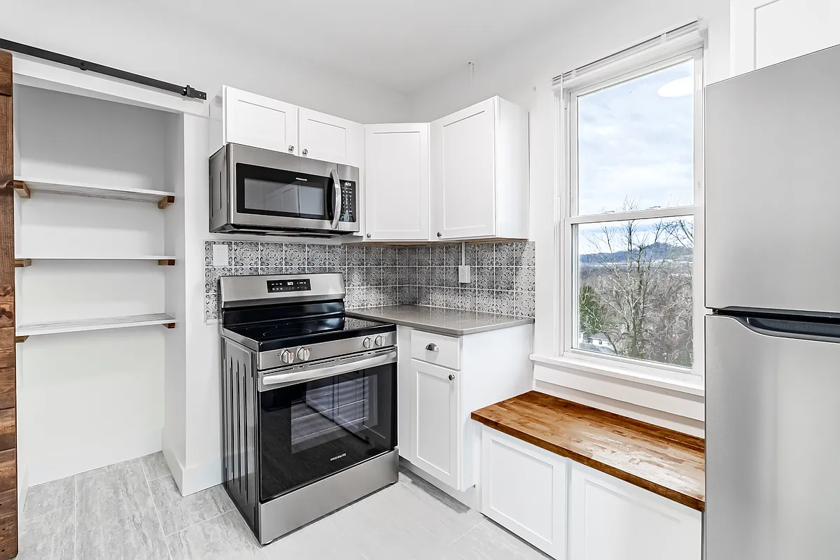 Building Photo - 496 Dorsey Ave #1