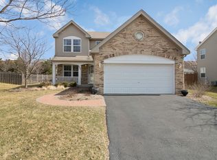 406 Raintree Dr, Oswego, IL 60543