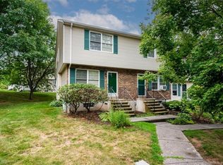 10 Countryside Ln #6, Middletown, CT 06457