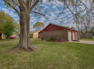 220 Driftwood St, League City, TX 77573