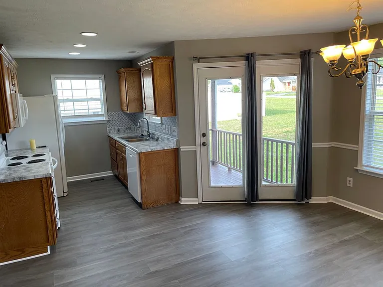 1604 Baucom Dr — Photo 19