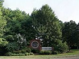 12218 Ox Hill Rd, Fairfax, VA 22033