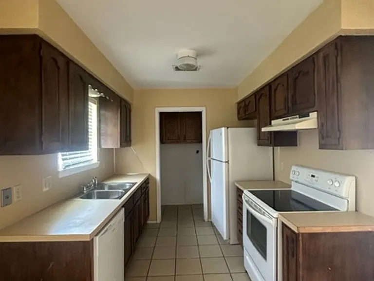 3725 Scranton Ln — Photo 6