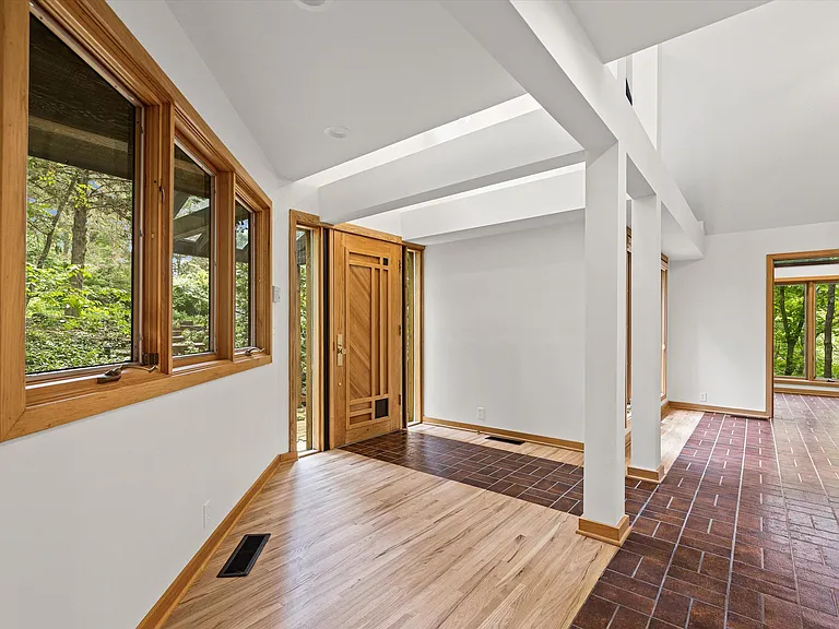 1424 Bradford Dr — Photo 5