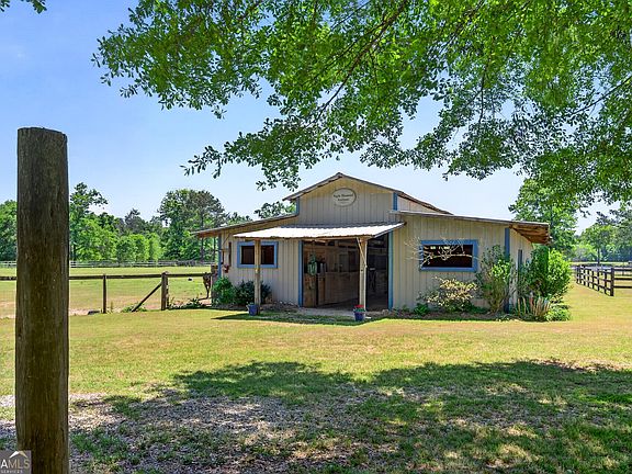 4th image of 511 McIntosh Rd