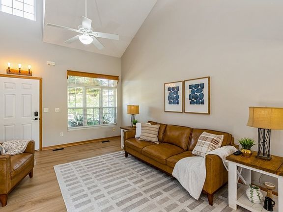 5th image of 3206 SW Townpark Cir