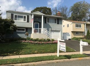 11 Crawford Ct, Huntington Station, NY 11746