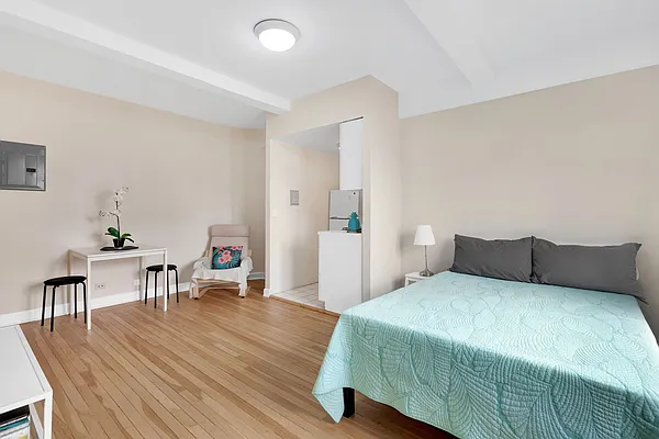 Rented by Cooper & Cooper Real Estate | media 16