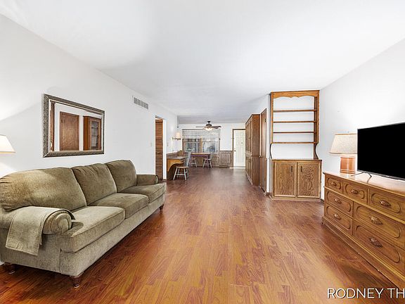 4th image of 1908 Elizabeth Ln