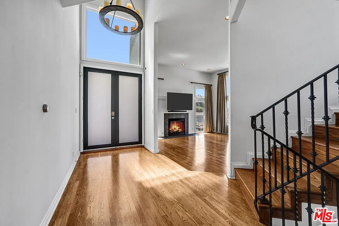 4 bed, 4.0 bath, 2536 sqft, $8,950 — Photo 4