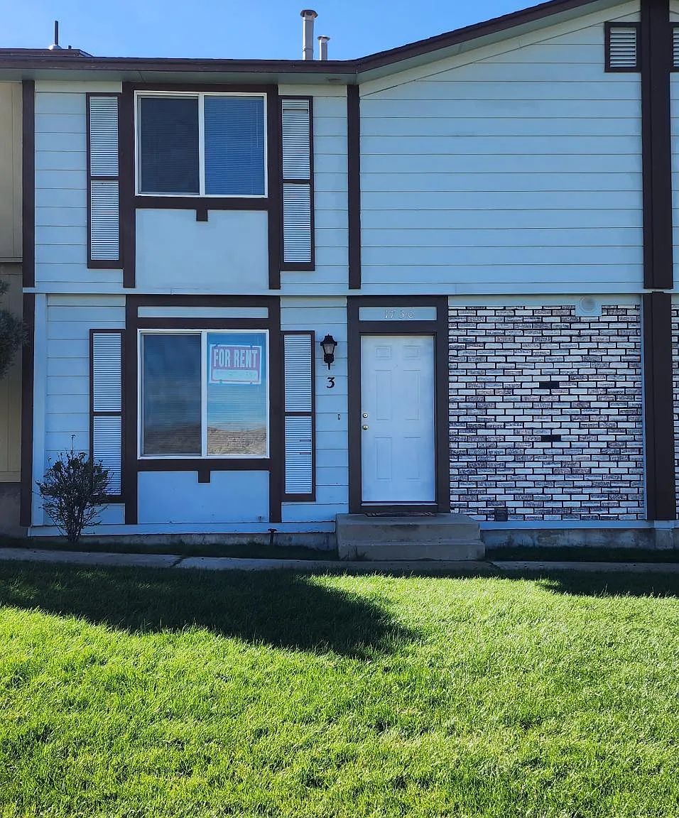 3 bed, 1.5 bath, 1200 sqft, $900 — Photo 3