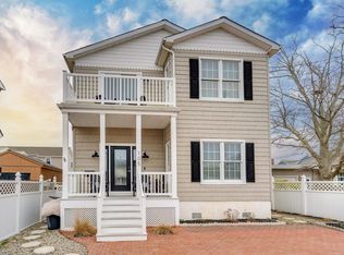 105 E Atlanta Ave, Wildwood Crest, NJ 08260