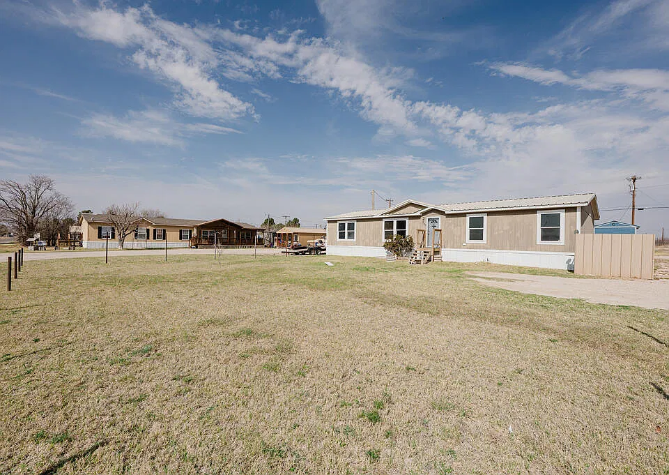 300 W 5th St