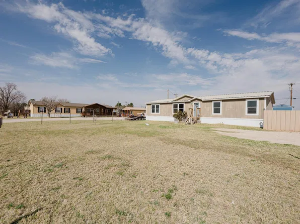 300 W 5th St, Mc Camey, TX 79752
