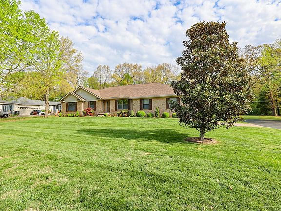 3rd image of 28 Martin Cir
