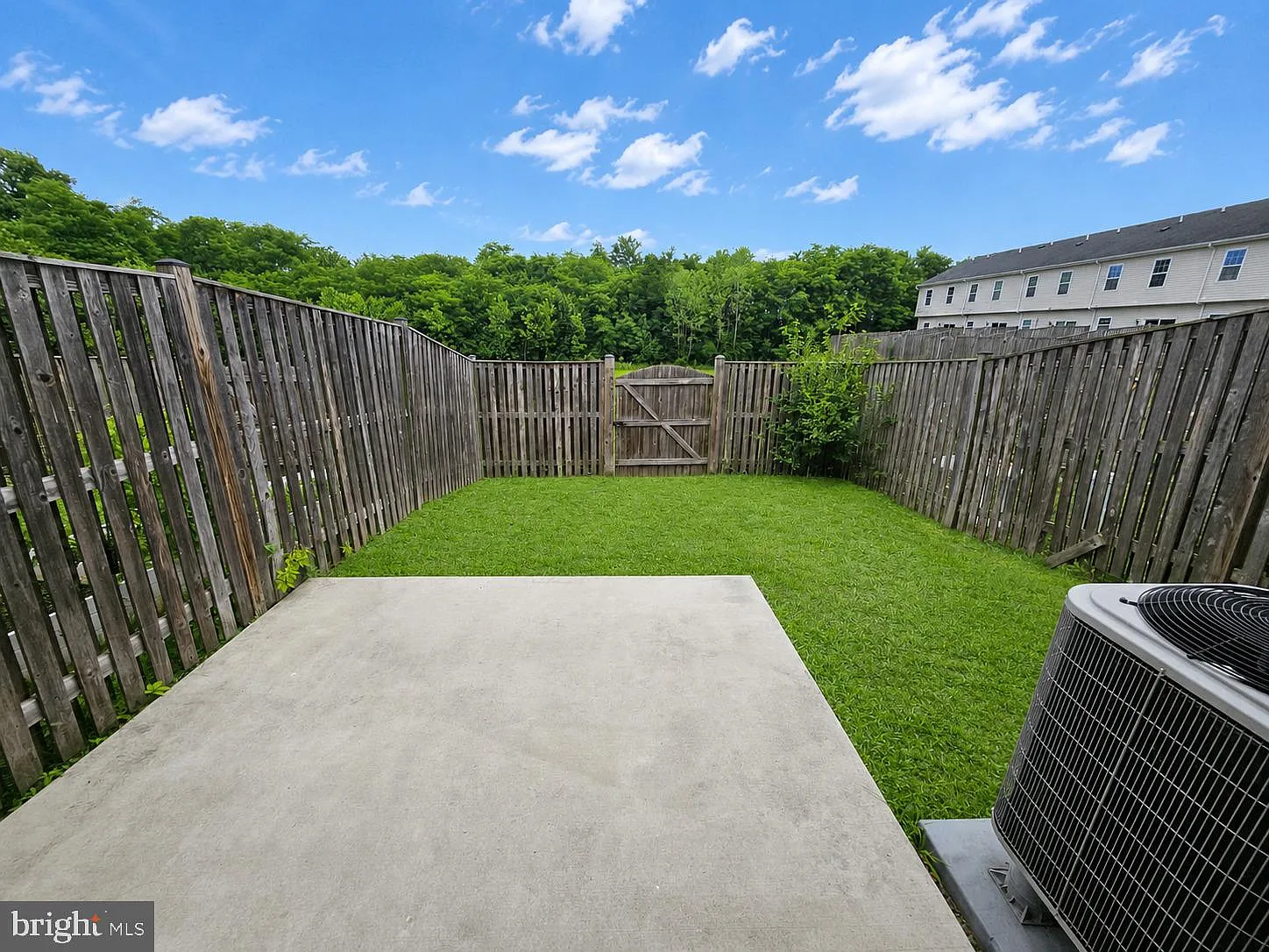 3 bed, 2.5 bath, 1320 sqft, $1,975 — Photo 2