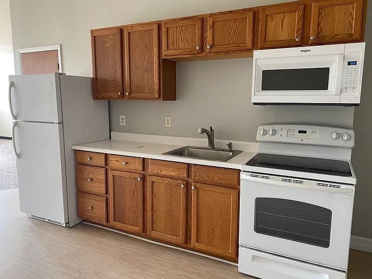 171 W 1st St #4 — Photo 2