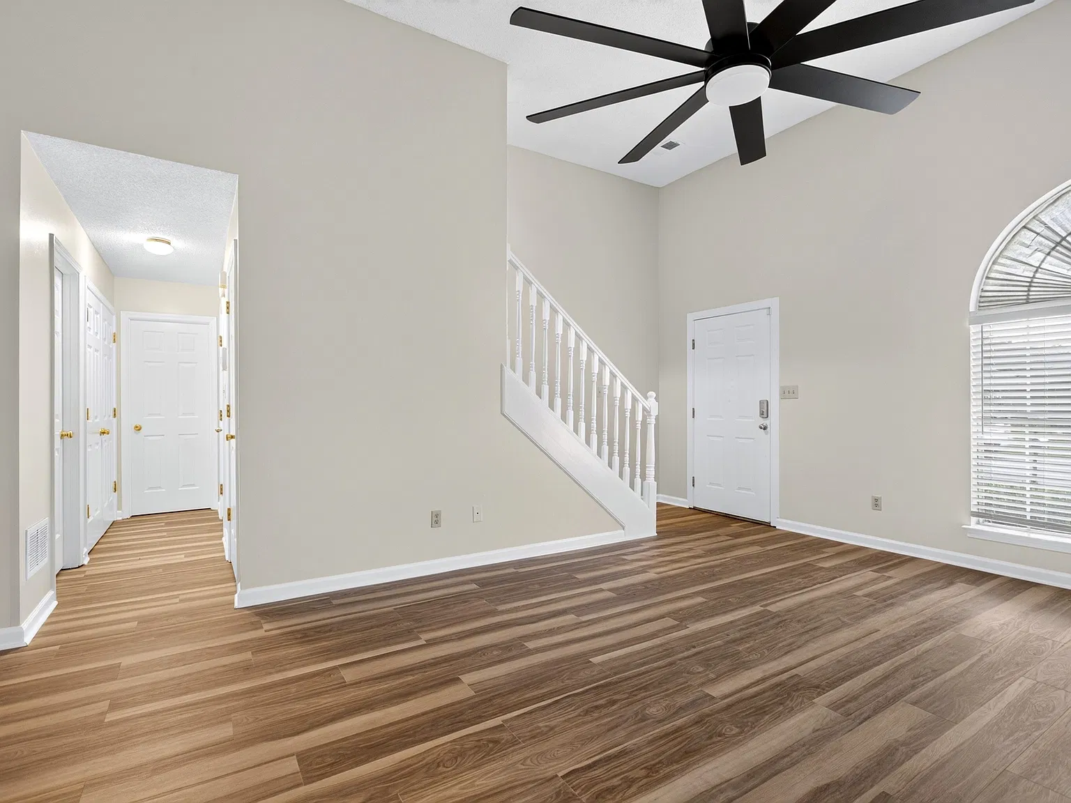 4 bed, 1640 sqft, $2,495 — Photo 3