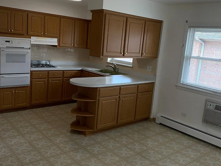 8546 W Winnemac Ave — Photo 2