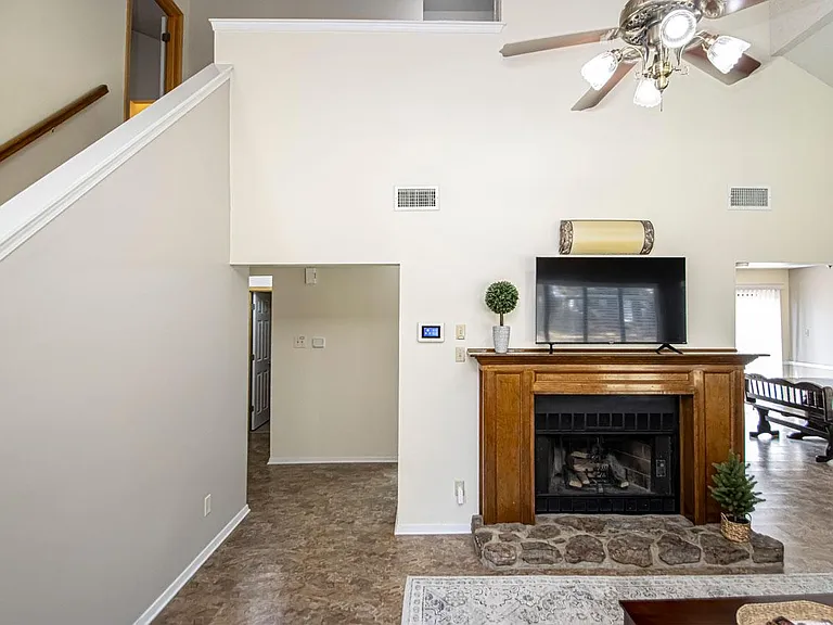 101 Bearskin Dr — Photo 8