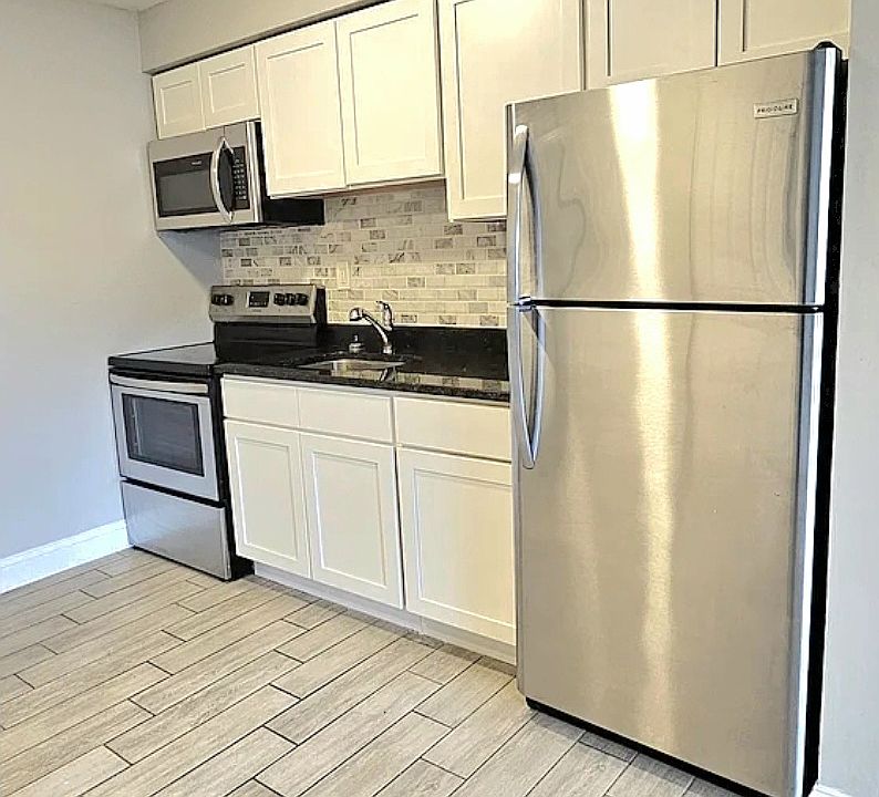 1st image of 156 Bull Hill Ln #10