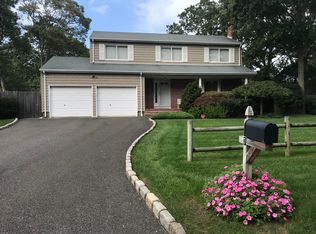 7 Beth Ln, Hampton Bays, NY 11946