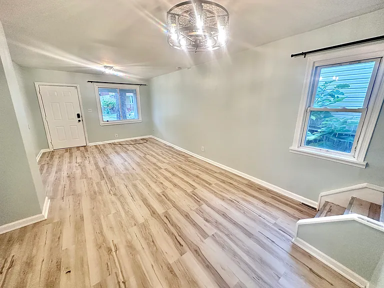 Couwlier Ave — Photo 40