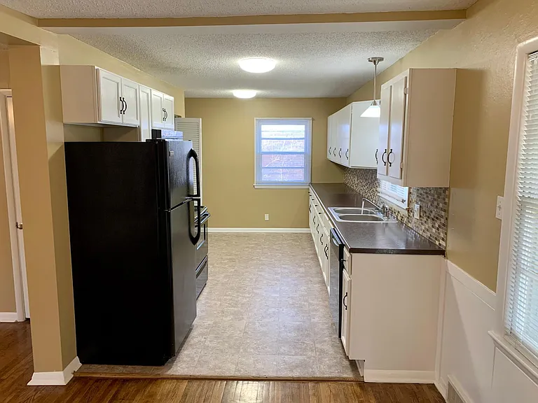 2938 S Washington Ave — Photo 5