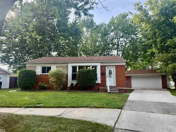 26093 La Salle Ct, Roseville, MI 48066