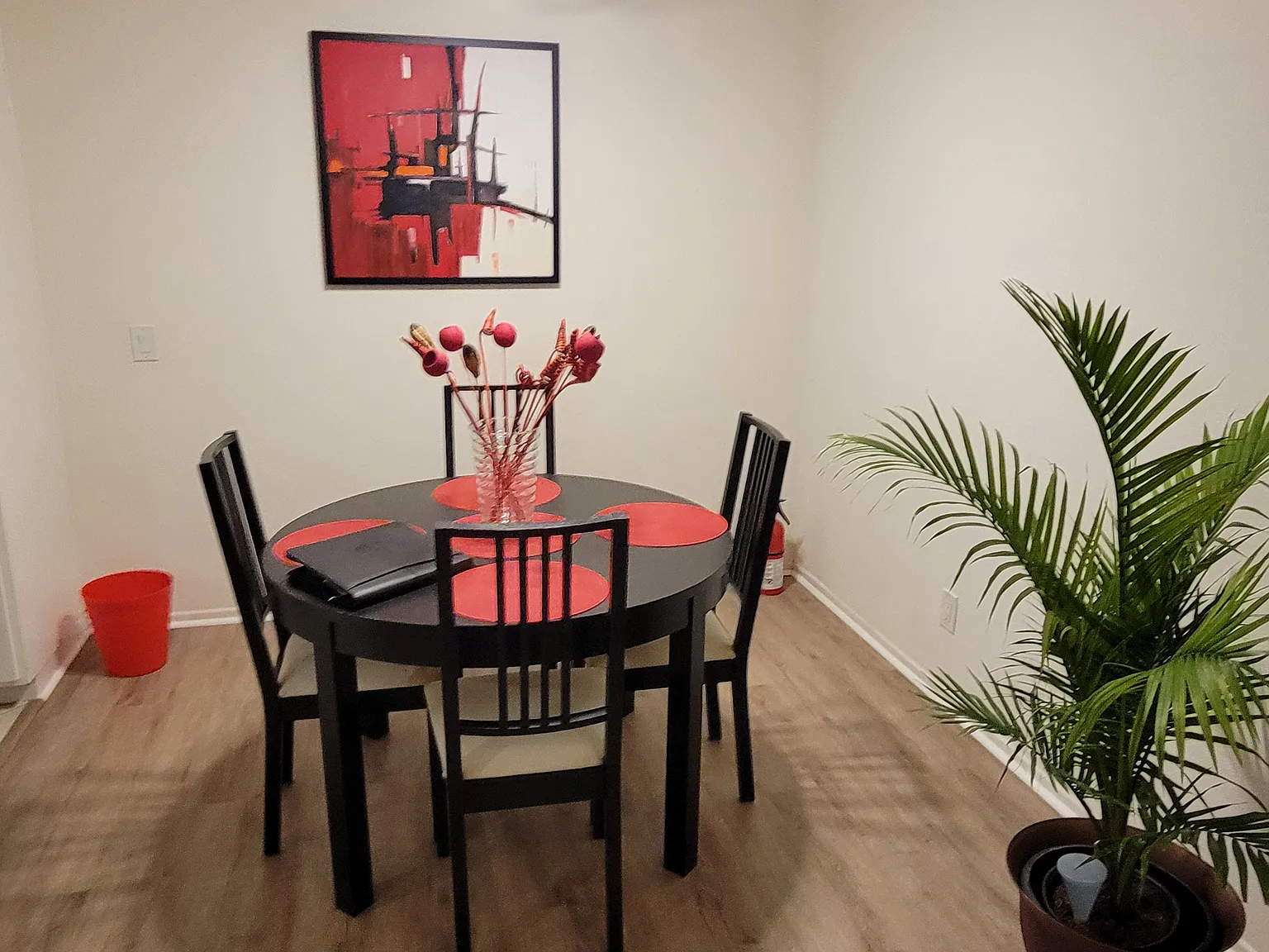 2 bed, 968 sqft, $4,200 — Photo 2