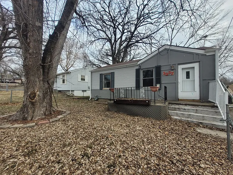 2237 S Union St — Photo 28